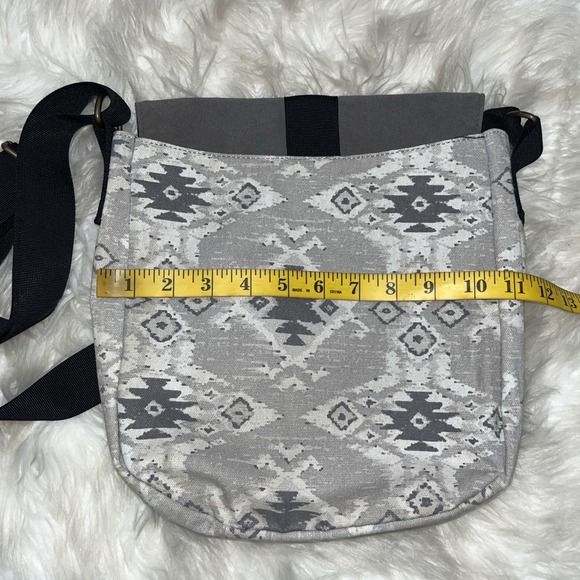 KAVU Crossbody Bag Gray Black Canvas Aztec Print Adjustable Strap - Picture 15 of 16